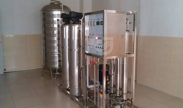 學(xué)校<a href='http://www.hlopyn.com/bggxysj.htm' class='keys' title='點(diǎn)擊查看關(guān)于飲水機(jī)的相關(guān)信息' target='_blank'>飲水機(jī)</a>